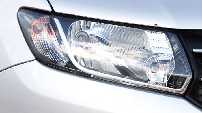 Το νέας γενιάς Sandero είναι αισθητά πιο δυναμικό και καλαίσθητο εμφανισιακά, ενώ το σήμα της Dacia αναγνωρίσιμο πια στην ελληνική αγορά